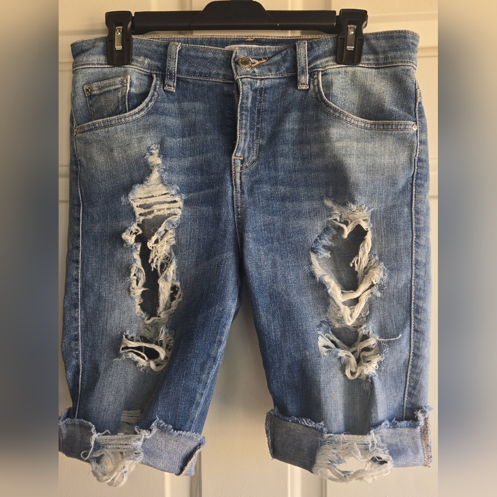 Guess distressed bermuda shorts Size 29/9